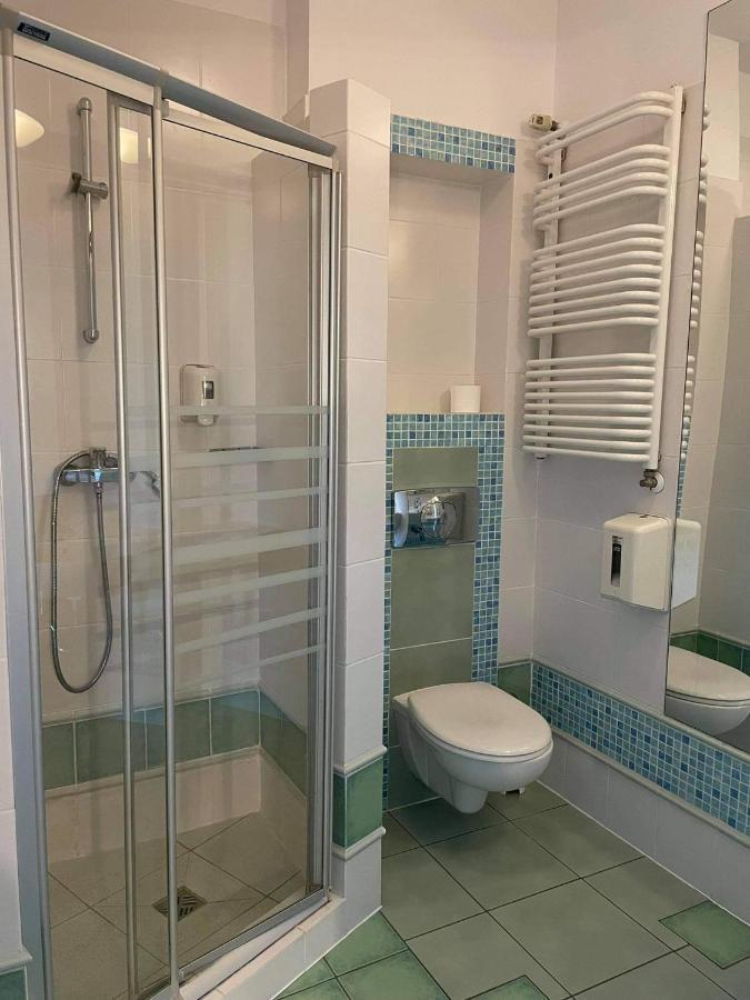 פרוז'קוב Hotel Anton By Dns מראה חיצוני תמונה