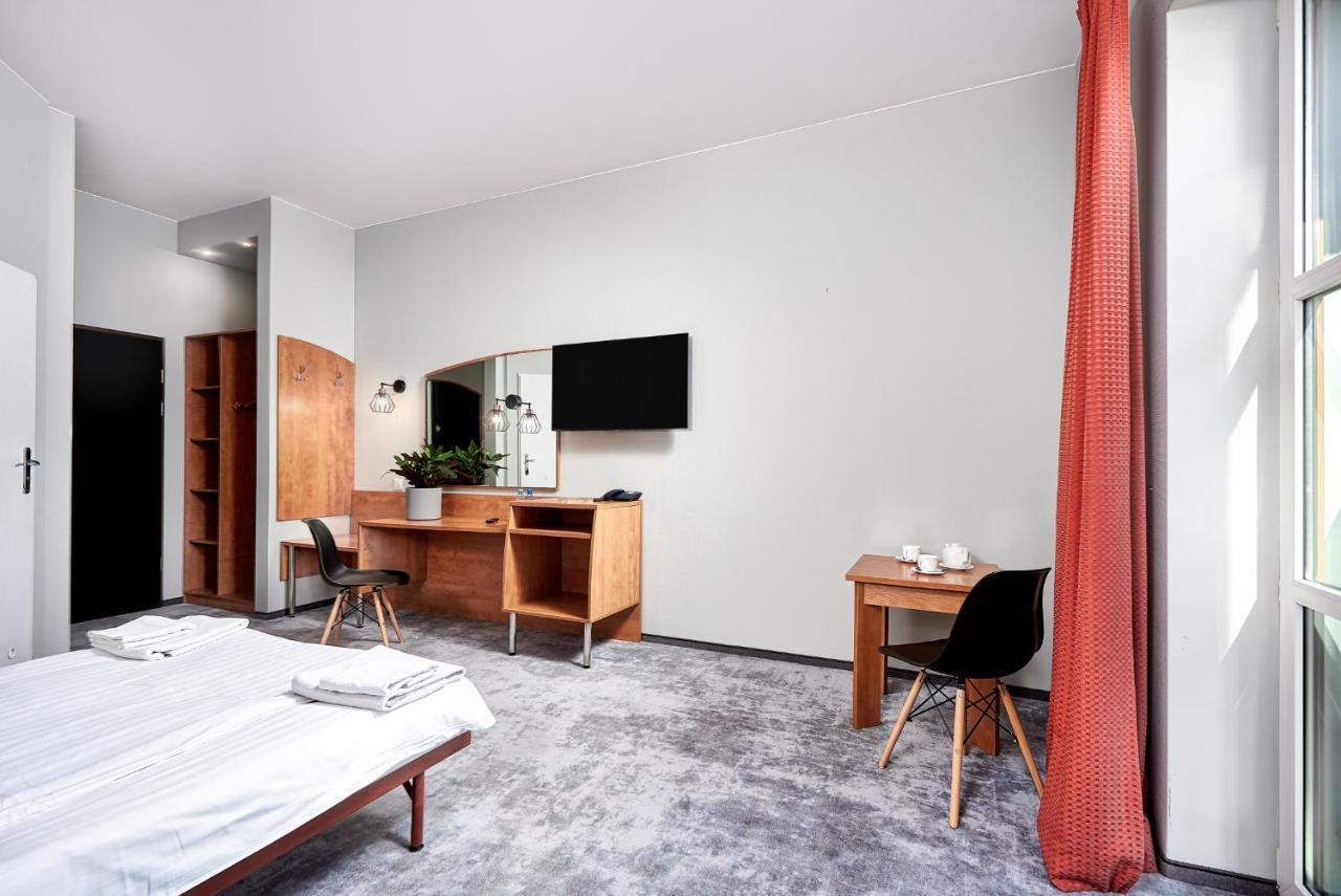 פרוז'קוב Hotel Anton By Dns מראה חיצוני תמונה