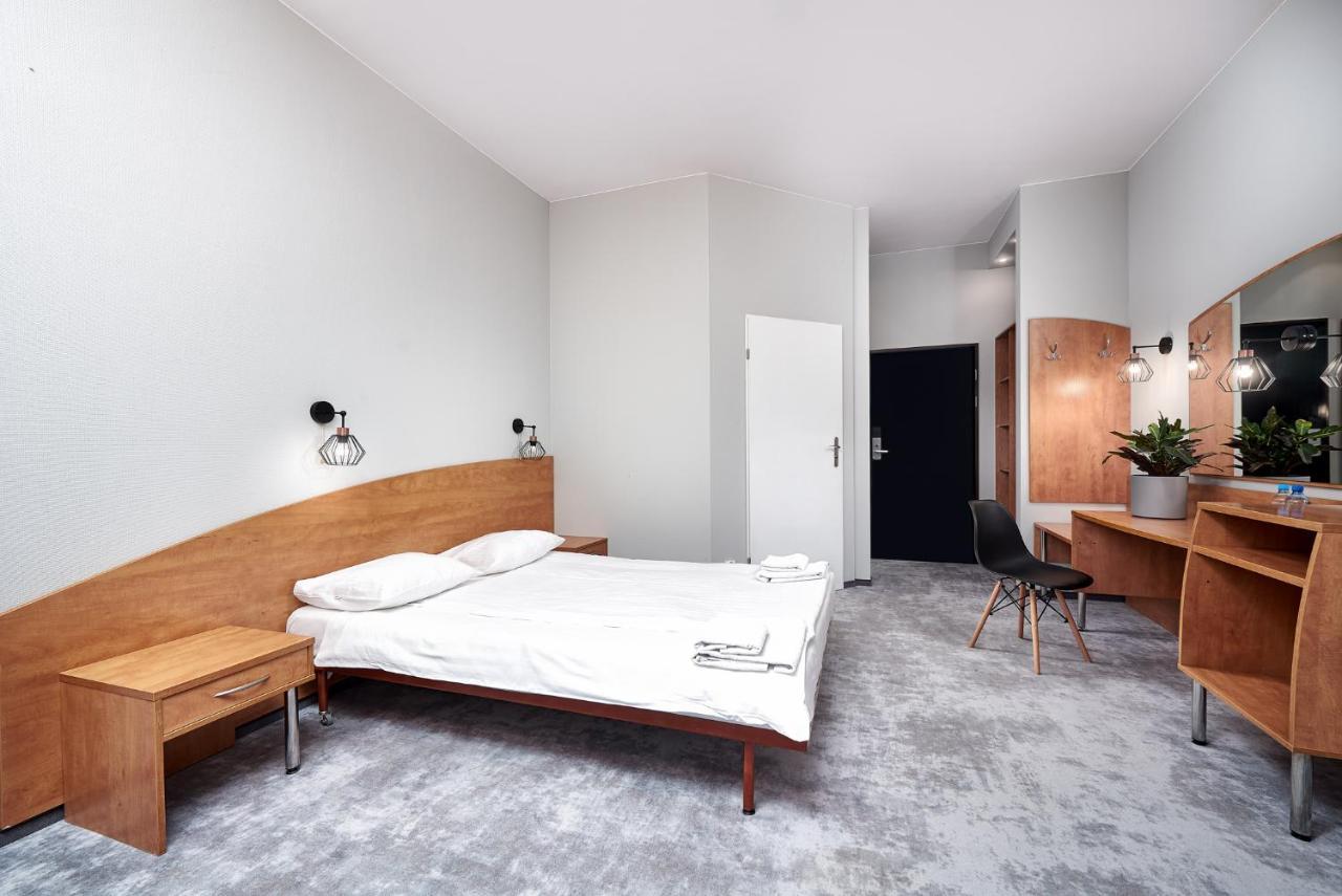 פרוז'קוב Hotel Anton By Dns מראה חיצוני תמונה